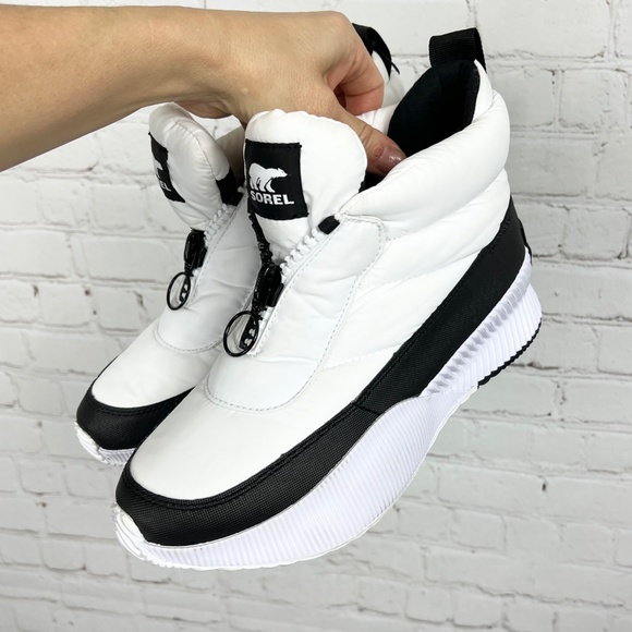 🚫SOLD! NWT🤩 |•SOREL•| Out N About III Puffy Zip Ankle Boots - Waterproof - Picture 2 of 15